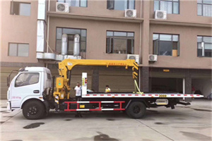 博尔塔拉蒙古附近汽车轮胎更换